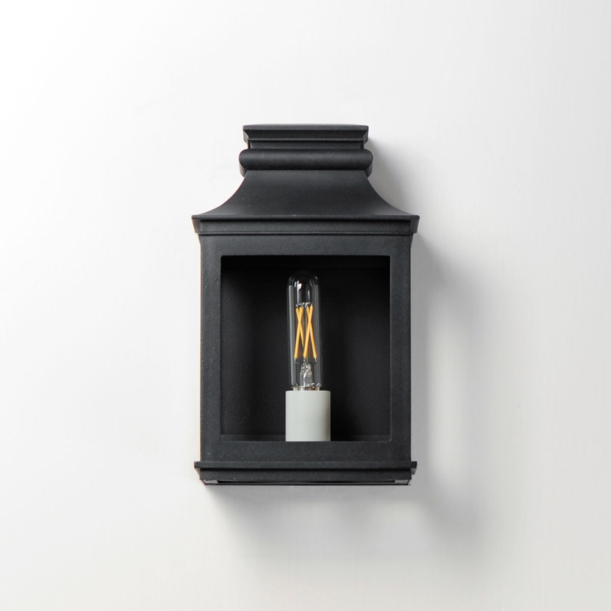 Savannah VX 13 in. Outdoor Wall Sconce Black Finish - Bees Lighting