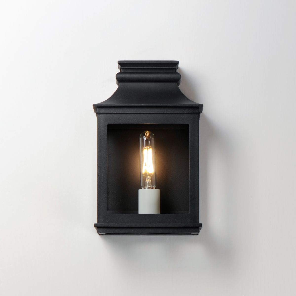 Savannah VX 13 in. Outdoor Wall Sconce Black Finish - Bees Lighting