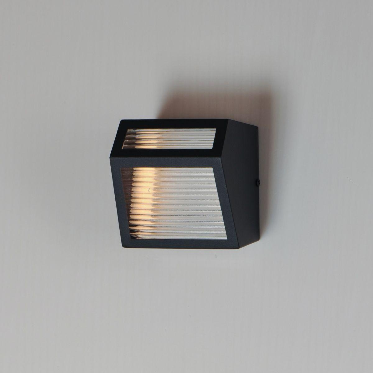 Totem 5 in. LED Outdoor Wall Sconce 3000K Black Finish - Bees Lighting